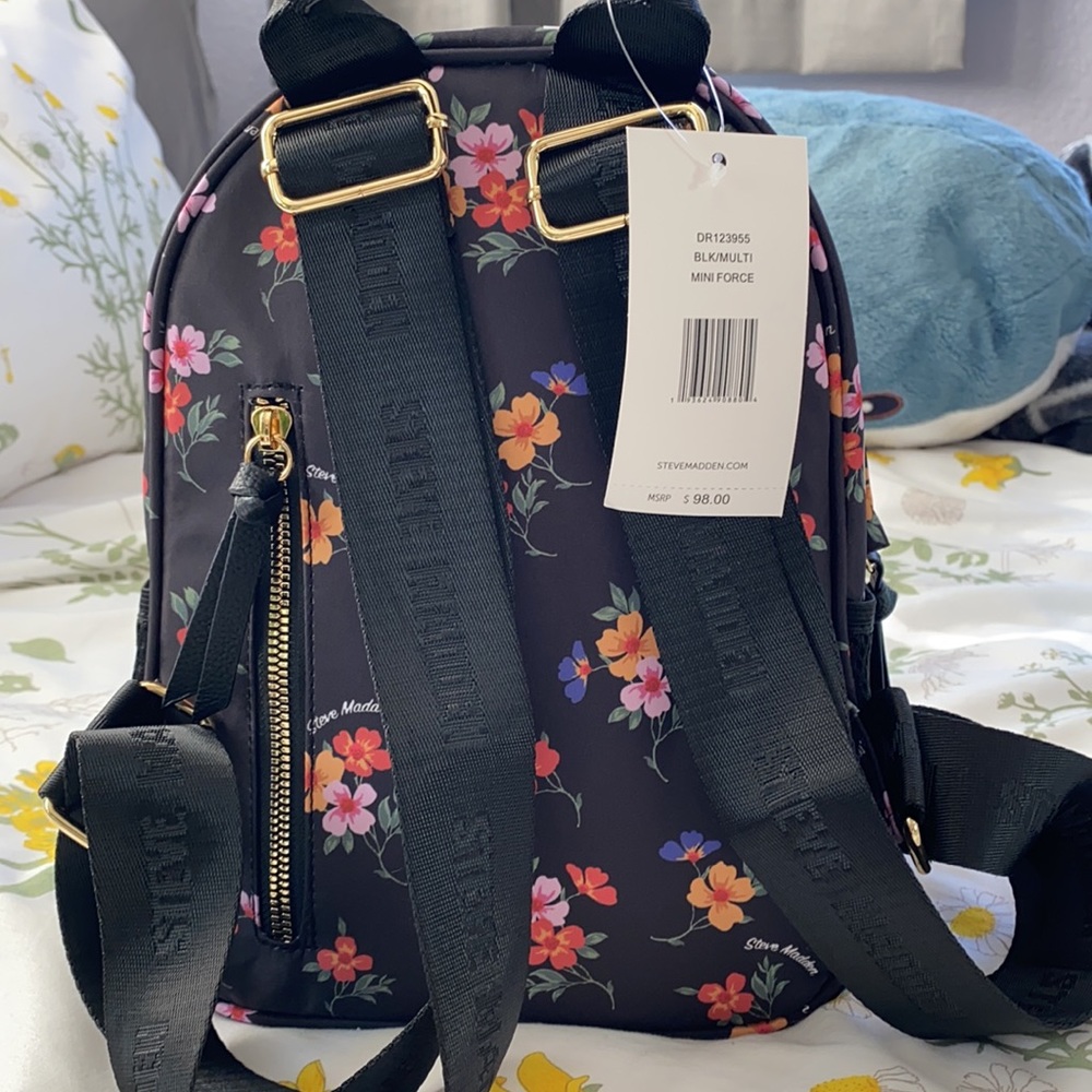 Steve Madden back pack - Picture 3 of 7